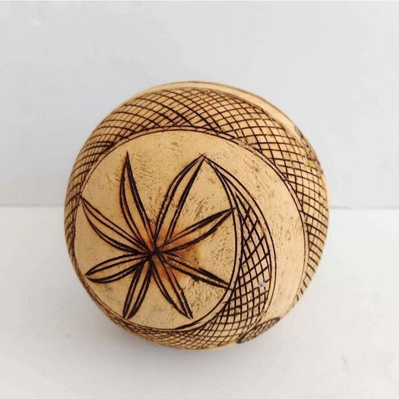 Vintage Hand Carved Peruvian Gourd Lattice Floral Leaf Design Folk Art Musical R - Picture 6 of 7
